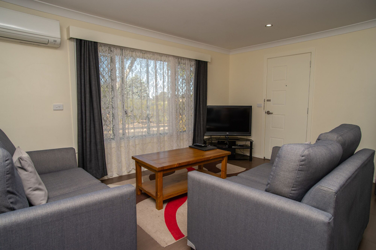 Living area 4, Manera Heights Apartment Motel, Dubbo - Pt A