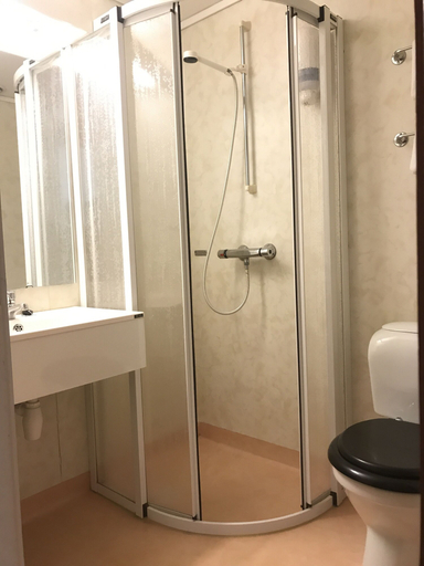 Bathroom 3, Eikum Hotell, Luster