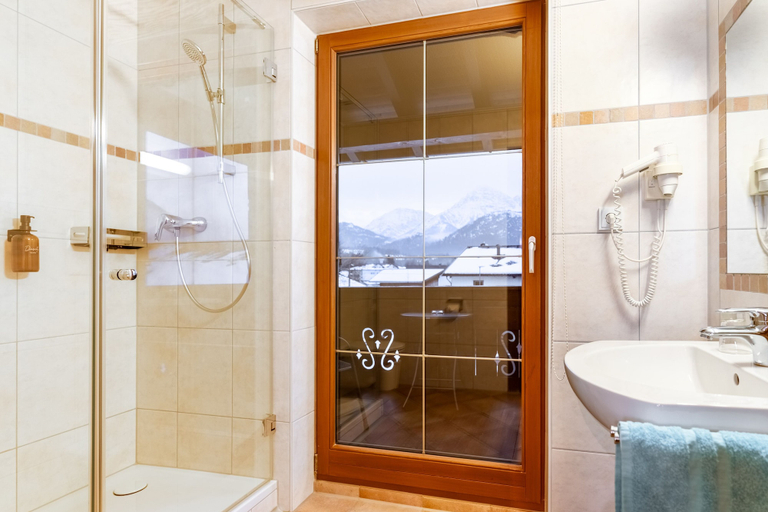 Bathroom 4, Hotel Krone Tirol, Reutte