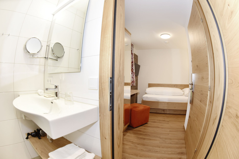 Bathroom 4, Hotel Alpenfeuer Montafon, Bludenz