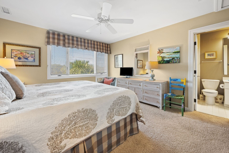 Room 5, Oceanfront Elegance With A Pool 3 Bedroom Villa by Peace Vacations, Georgetown