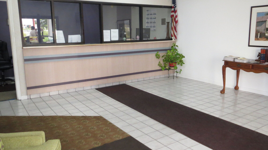 Lobby, Travelodge by Wyndham Richmond Kentucky, Madison