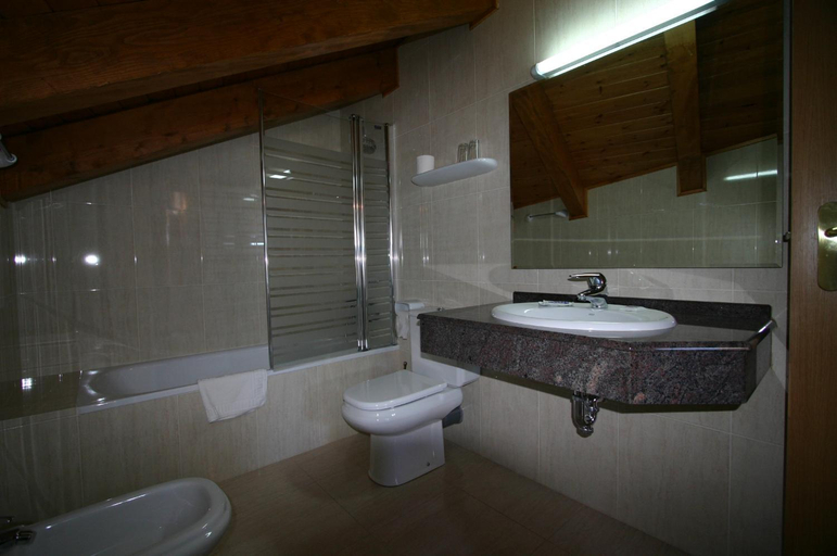 Bathroom 5, Hotel Can Mestre, Lleida