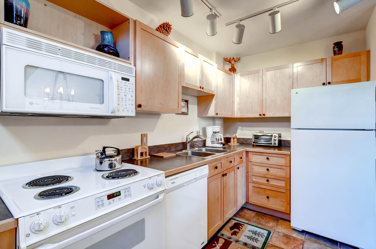 Private kitchen 5, Silver Mill 8289, Summit