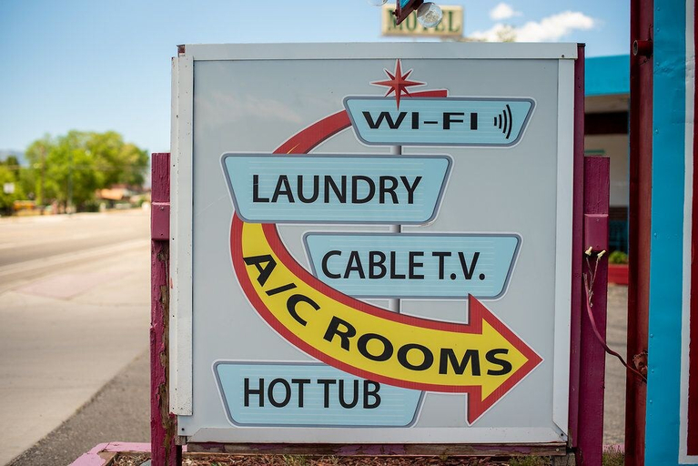 Others 3, Circle R Motel, Chaffee