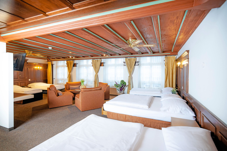 Bedroom 2, BASLERTOR Summer Pool Hotel, Luzern