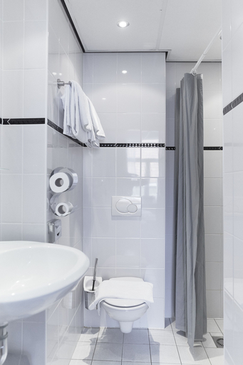 Bathroom 5, Hotel de la Bourse, Maastricht