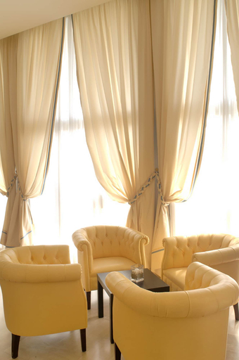 Lobby sitting area, Residence Oliveto, Savona