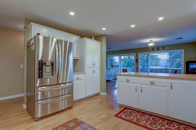 Private kitchen 5, Northern Lights 3 Bedroom Home by RedAwning, Klickitat