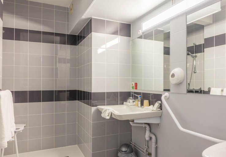 Bathroom 2, As'Hôtel, Loiret