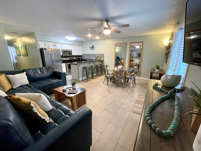 Living area 2, Cognito Townhouse 3 Bedroom Home by RedAwning, Cameron