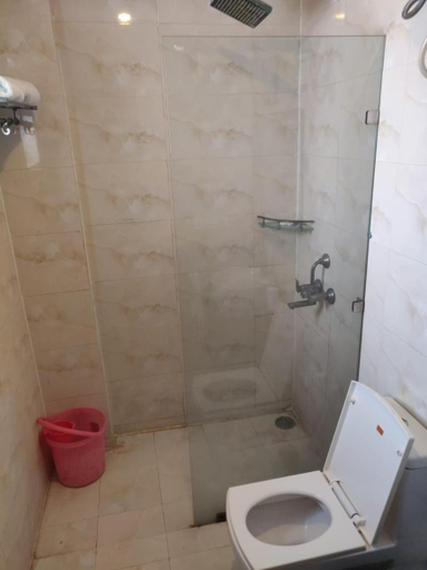 Bathroom 3, pearls suits and resorts, Mathura