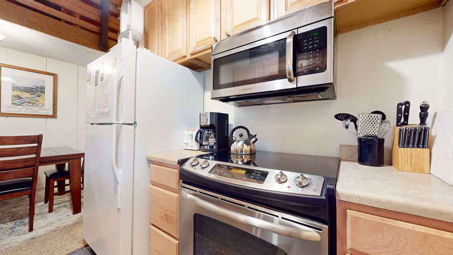 Private kitchen 2, Sierra Manors 75 Cozy and Comfy Condo, On the Shuttle Route by RedAwning, Mono