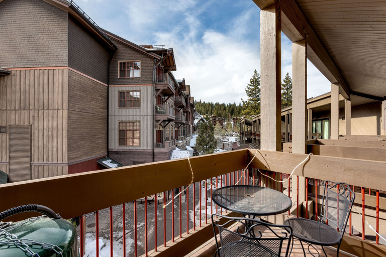 Property grounds 4, Lofted Retreat in The Village by RedAwning, Placer