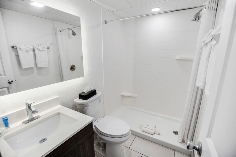 Bathroom 4, Tropical Seas Hotel, Georgetown