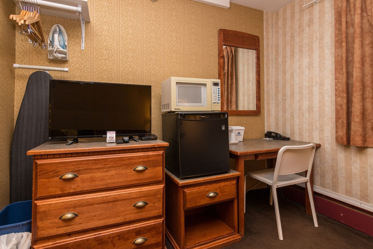 Others 5, Chinook Value Inn, Division No. 6