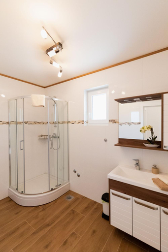 Others 3, Beachfront Reiterer Villa V3 with Jacuzzi 30 meters from the Beach - CROWONDER LUXURY RENT, Privlaka