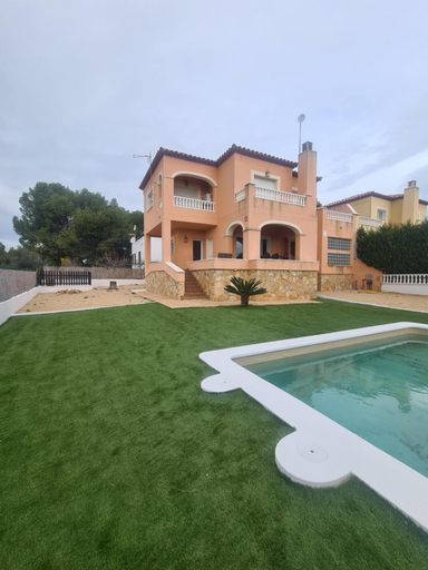 Others 4, Villa Claudia, Tarragona
