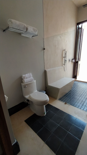 Bathroom 5, Hotel Sutuk, Valladolid