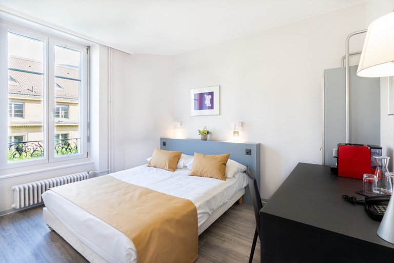 Bedroom 3, Hôtel Alpes & Lac, Neuchâtel