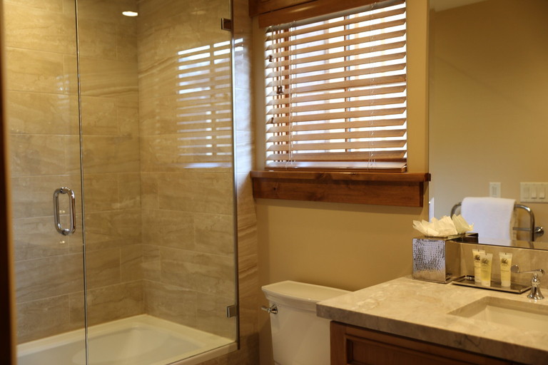 Bathroom, Deluxe Studio Hotel Room by RedAwning, Summit