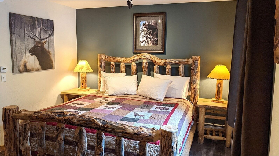 Bedroom 3, Fawn Valley Inn: 272 Condo, Larimer