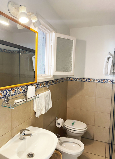 Bathroom 4, Hotel Dollar, n.a351
