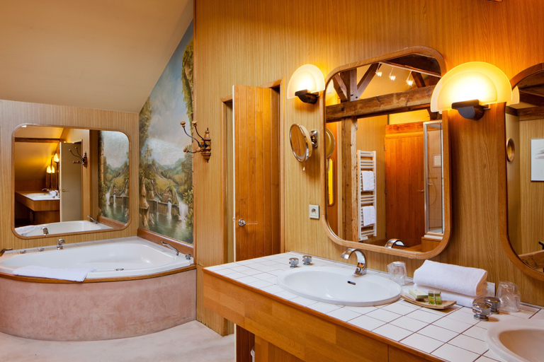 Bathroom 3, Hôtel de France, Gers