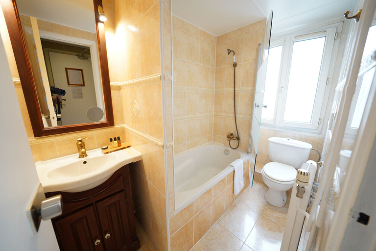 Bathroom 4, Hôtel du Château, Val-de-Marne
