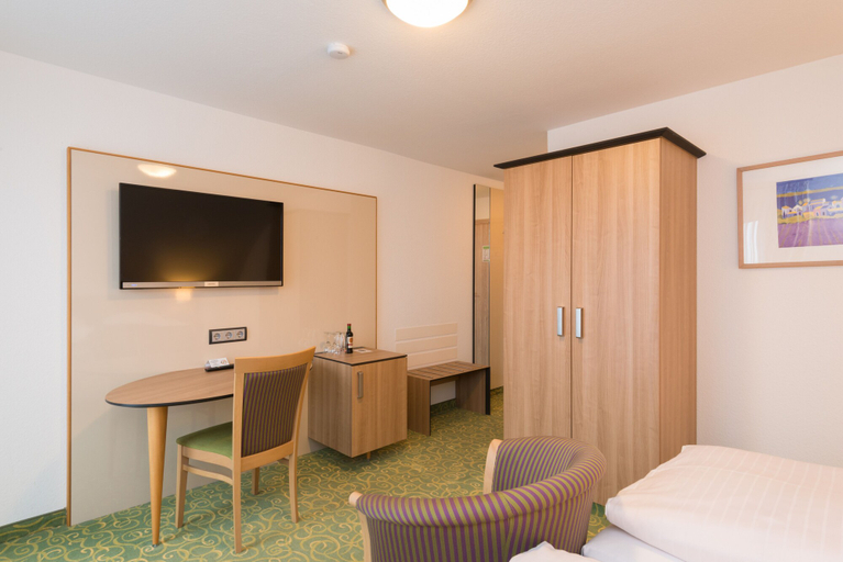 Bedroom 4, Hotel Schneider, Roth