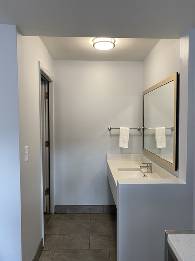 Bathroom 4, Holly Hill Motel, Monmouth
