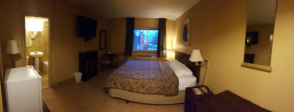 Others 3, Chomedey Inn, Laval