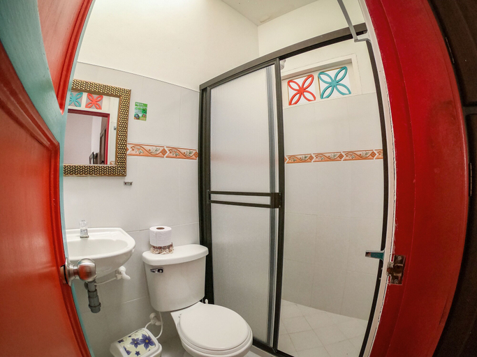 Bathroom 4, Jardín by Bernalo Hotels, Jardín