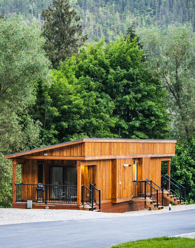 Exterior & Views 1, Boulder Mountain Resort, Columbia-Shuswap