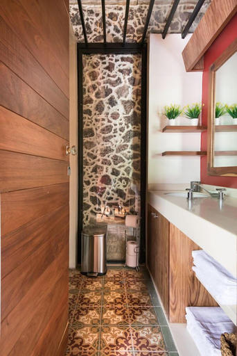 Bathroom 2, CASA SAUTO Suite in CDMX historic area, Mexico City