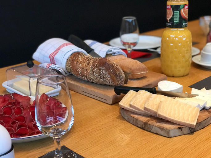 Food & Drinks 4, BnB Vino Veritas, Leuk