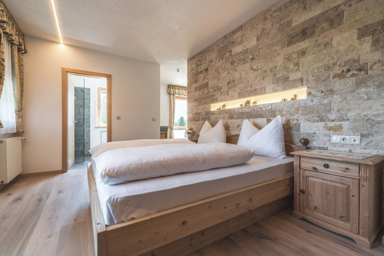 Bedroom 3, Mineralienhotel Natznerhof, Bolzano
