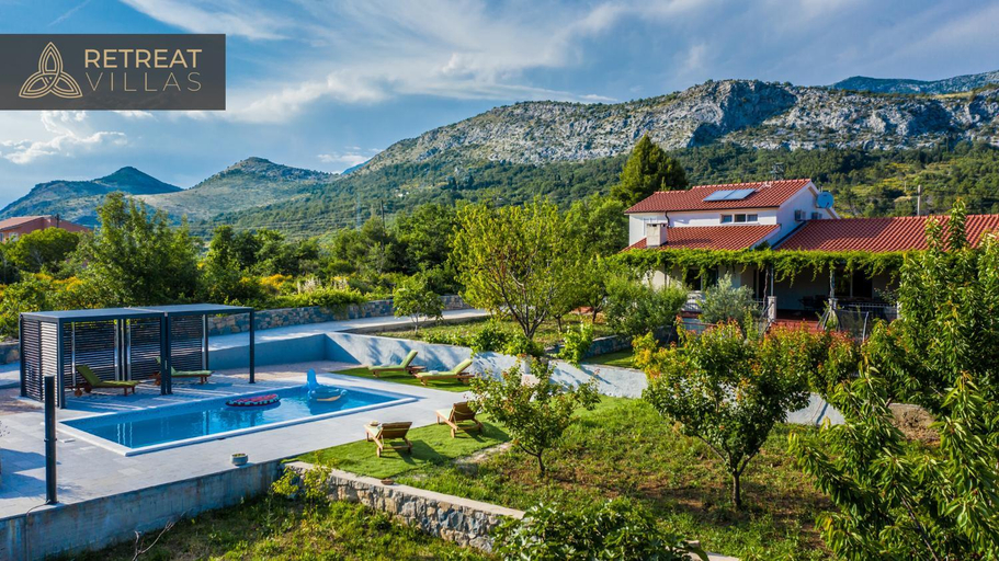 Sport & Beauty 2, Villa Eleona with private pool and garden, Omiš