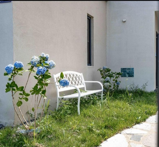 Others 5, Jois House, Jeju