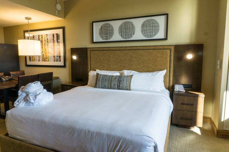 Bedroom 2, Unbeatable views from totally renovated studio by RedAwning, Summit