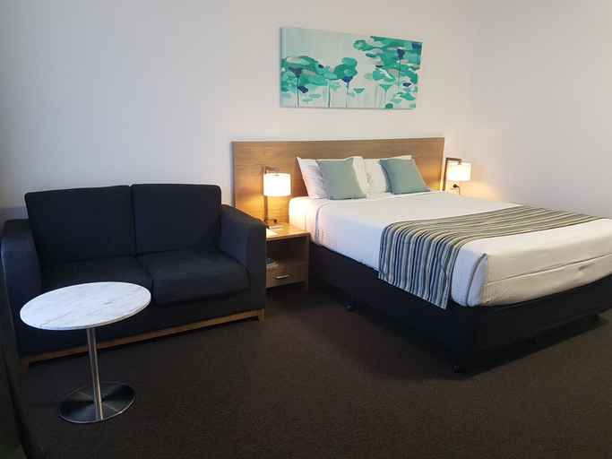 Bedroom 3, Mid City Motor Inn, Singleton