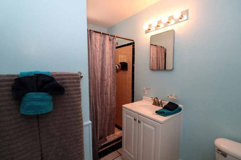 Bathroom 3, Grove City Motel, Charlotte