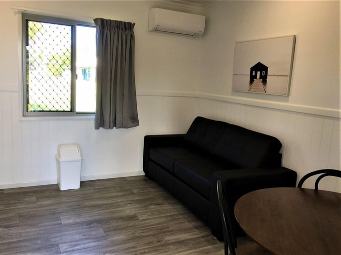 Living area 3, Discovery Parks – Lake Tinaroo, Atherton