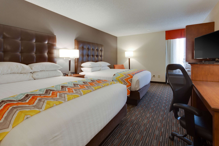 Bedroom 2, Drury Inn & Suites Columbia Stadium Boulevard, Boone