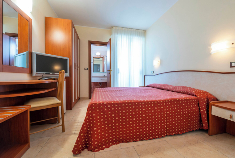 Others 5, Hotel Harmony, Rimini