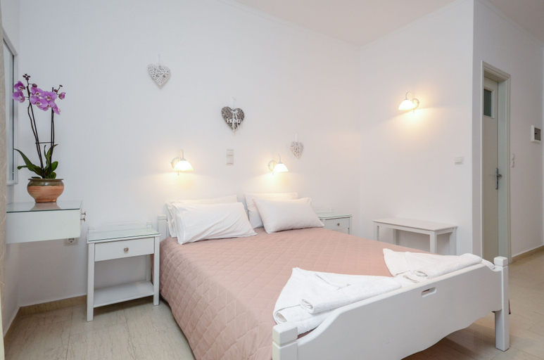 Bedroom 2, Golden Beach Studios, South Aegean