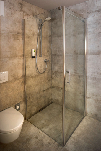 Bathroom 4, Arcadeon, Hagen