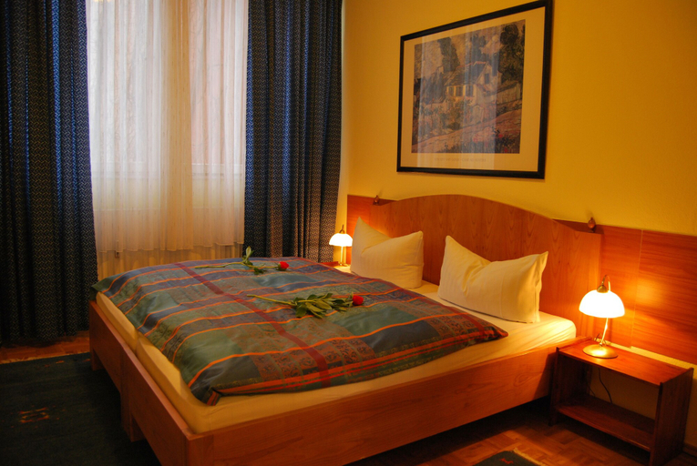Bedroom 2, Pension ABC , Berlin