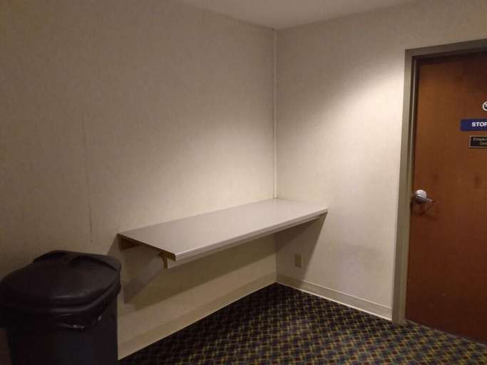 Bathroom 3, Monroe Heights Hotel Clarion, Clarion