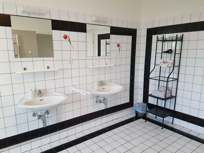 Bathroom 3, Villa Sonnenschein, Mistelbach
